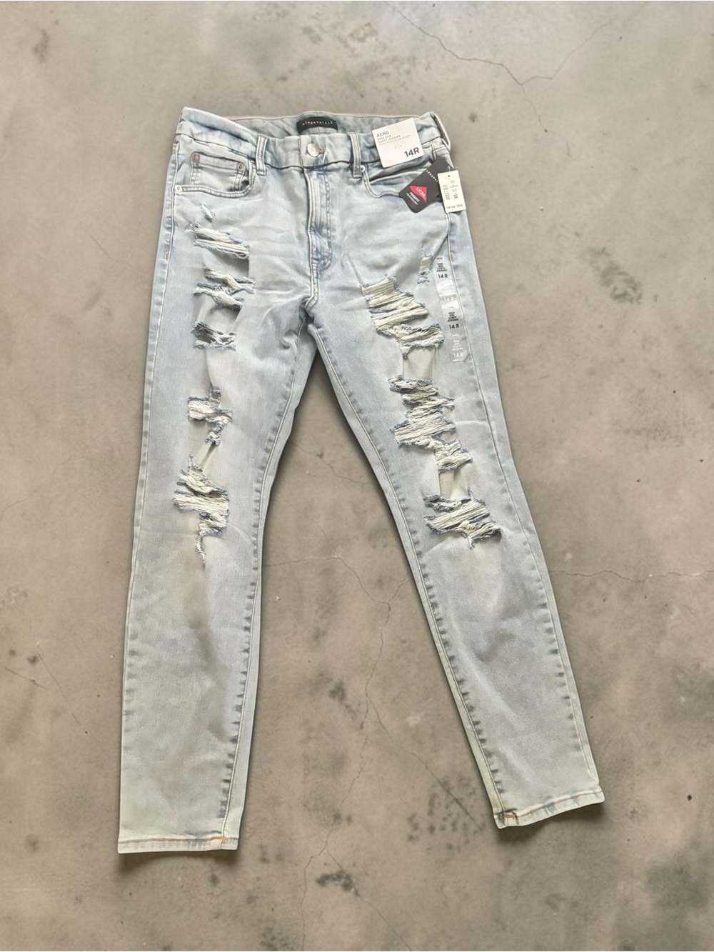 NWT Aeropostale Aero High Rise Curvy Jegging 14R Light Wash Distressed Jeans